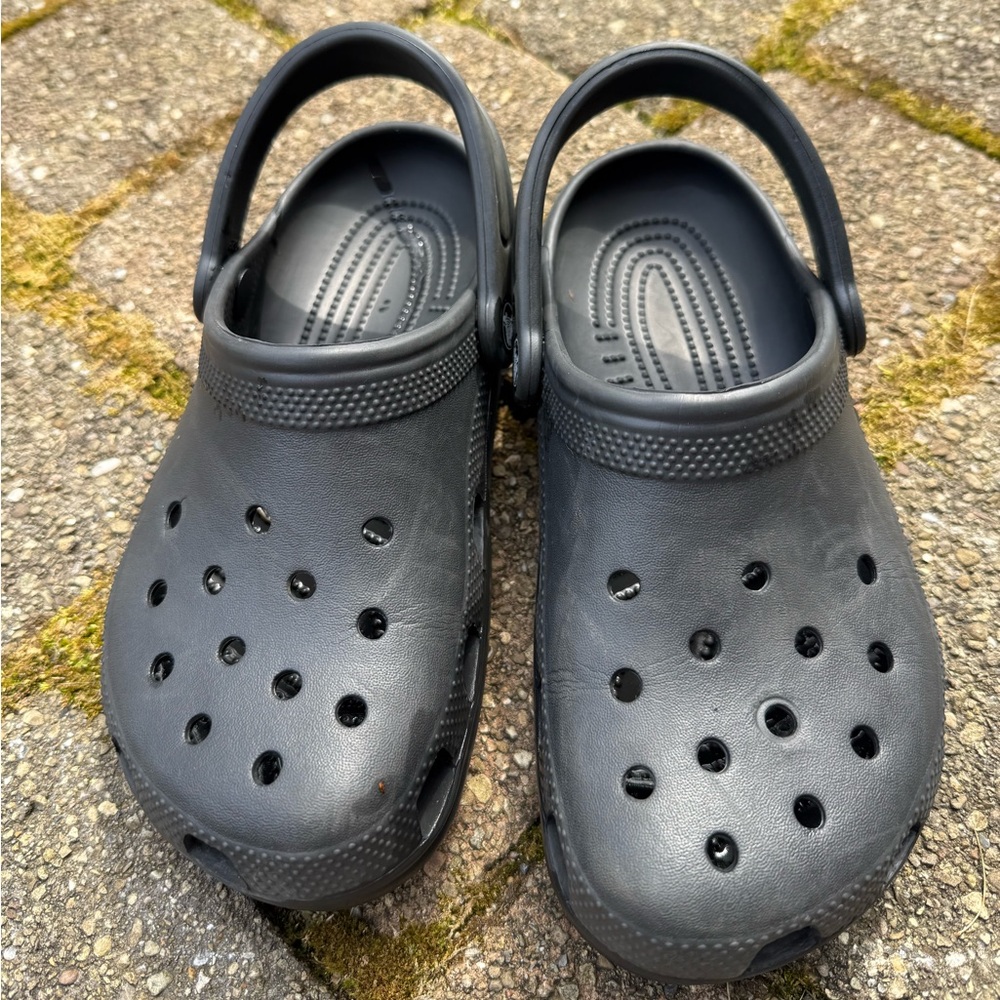 Crocs Big Kids Size 4